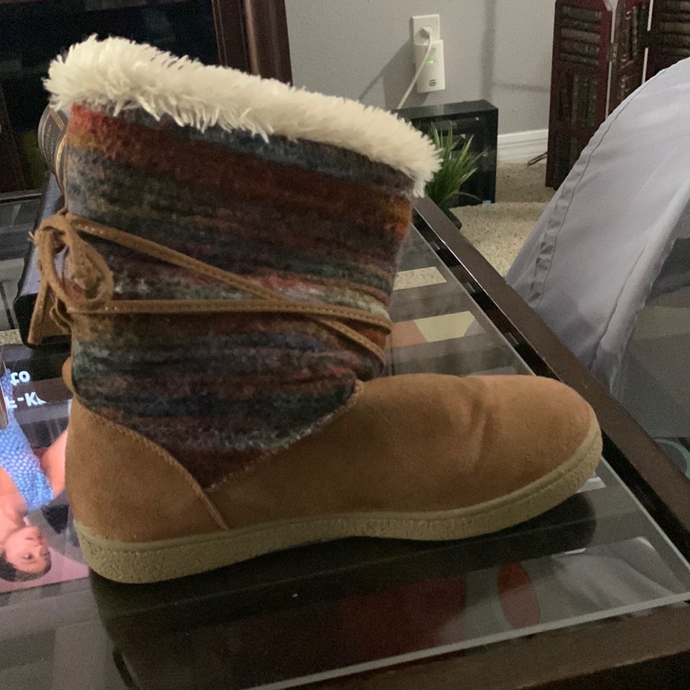 Airwalk boots with the fur